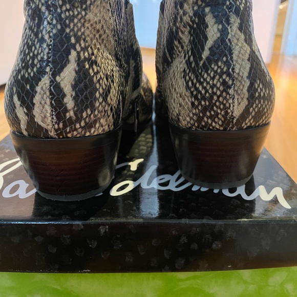 Sam Edelman Petty Ankle Bootie in black and white snakeskin size 8.5 - Picture 4 of 5